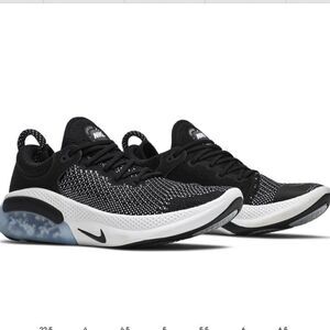 Nike Joyride Run Flyknit Black & White Women’s Size 7.5